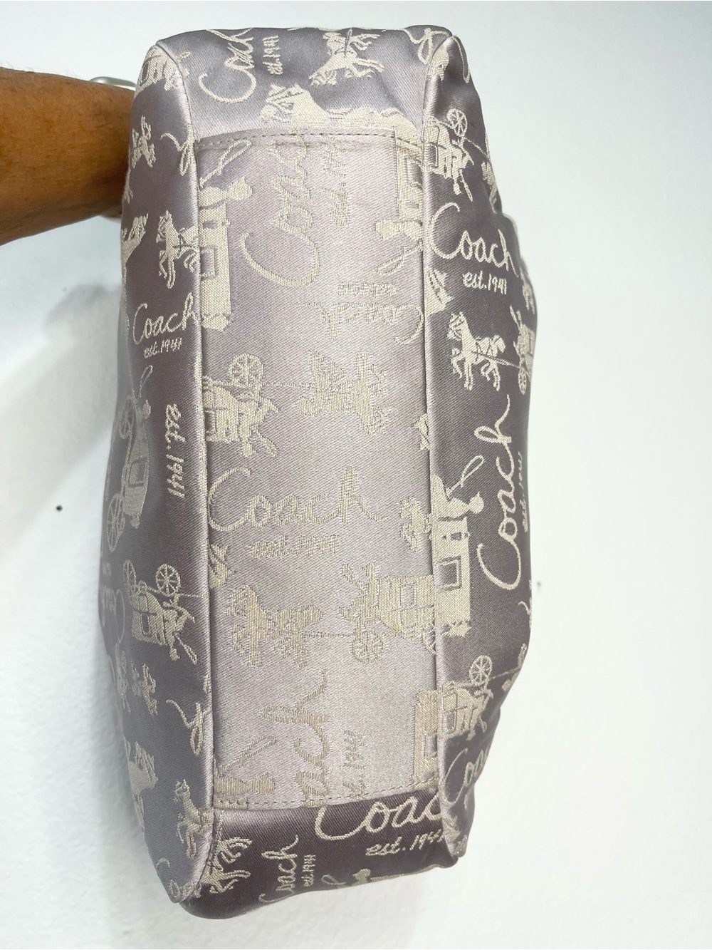 Coach Ashley Signature Horse & Carriage
Shoulder Bag A1163-F16881 EUC - Picture 8 of 17
